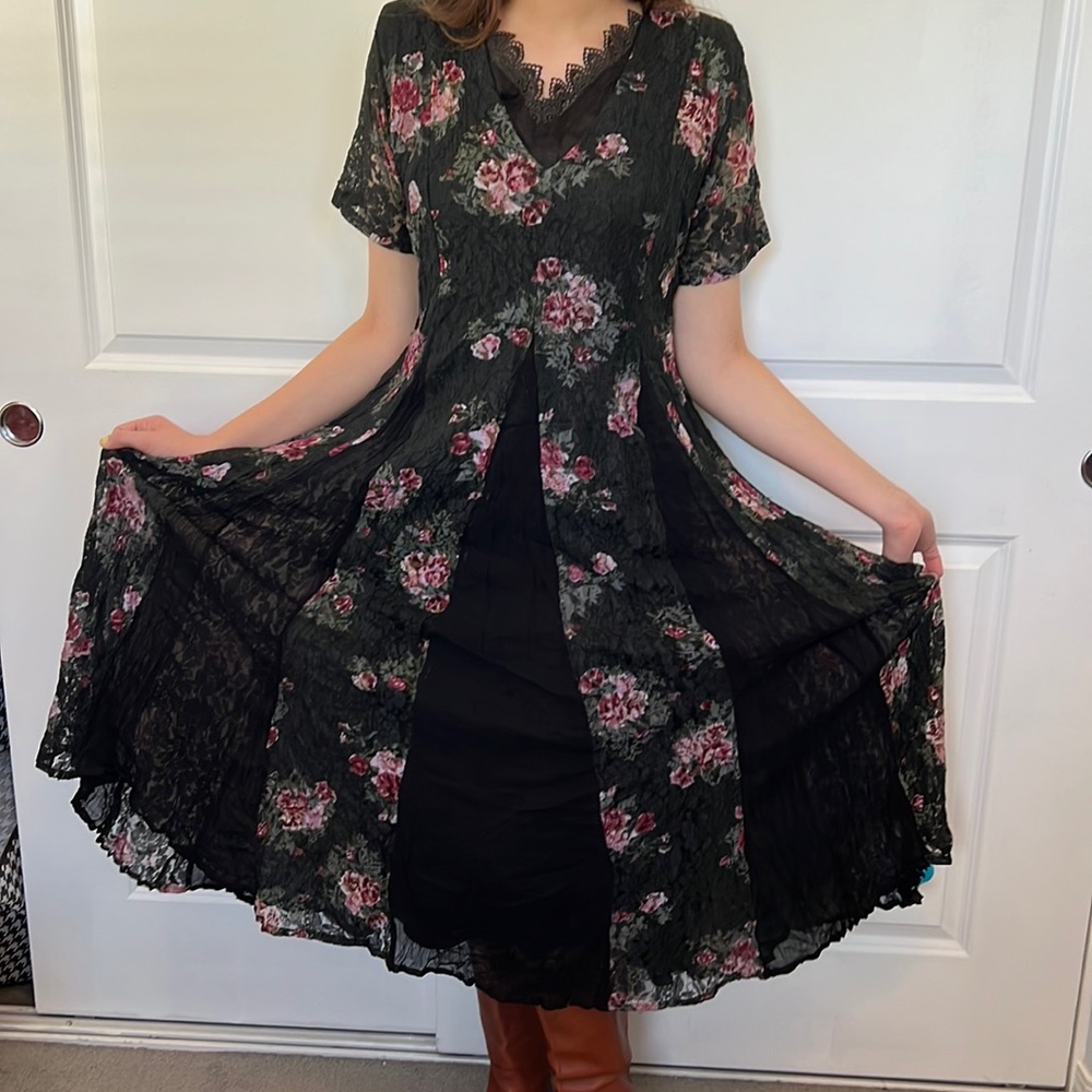 Vintage 90s lace Victorian roses black boot dress M L tie back layered